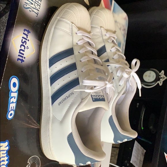 Shoes - Picture 4 of 5